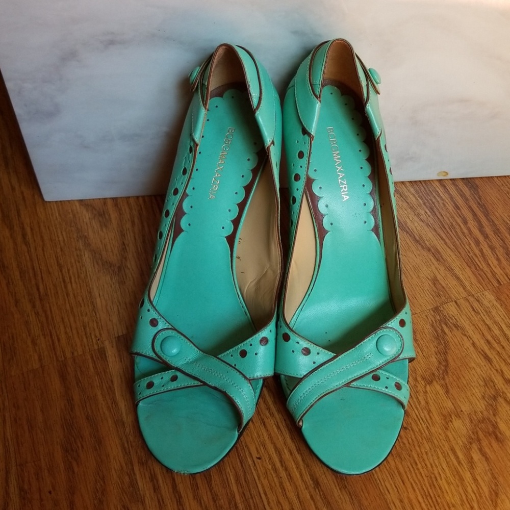 BCBG MAXAZRIA Pin up teal heels